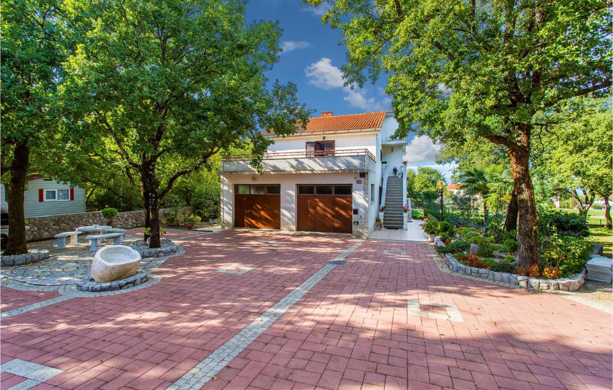 1 Bedroom Awesome Apartment In Malinska Exterior foto